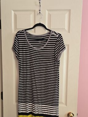 DKNY Black‎ and White Striped Short-Sleeve Tee with Gray Trim and Yellow Hem